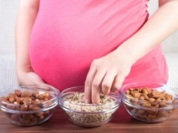 Зачем есть орехи при беременности
