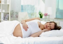 Какая поза для сна подходит беременным?