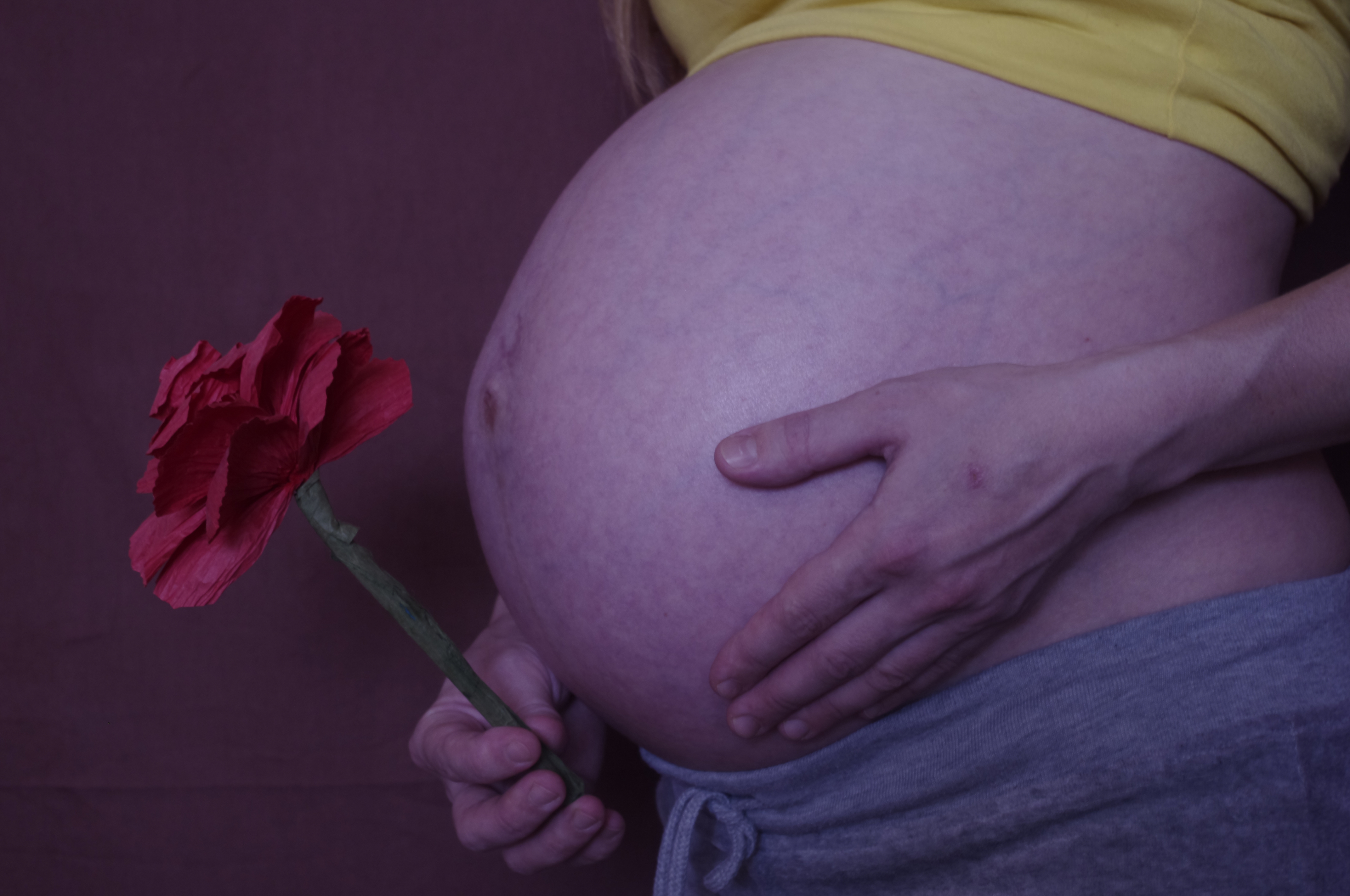 41 неделя тянет. Беременность. Беременность картинки. Живот беременной женщины. Большие животы беременных.